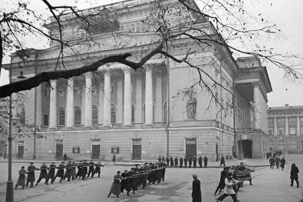 ДОРОГА К ЖИЗНИ. В ДЕНЬ ЛЕНИНГРАДСКОЙ ПОБЕДЫ